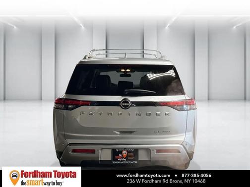 2022 Nissan Pathfinder SL 4WD
