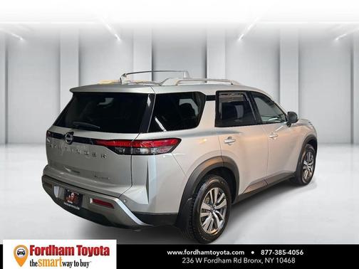 2022 Nissan Pathfinder SL 4WD