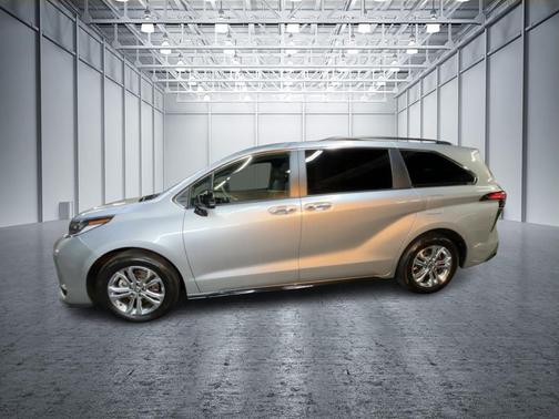 2022 Toyota Sienna XSE 7 Passenger