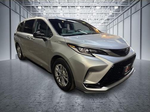 2022 Toyota Sienna XSE 7 Passenger