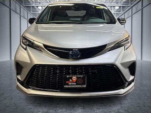 2022 Toyota Sienna XSE 7 Passenger