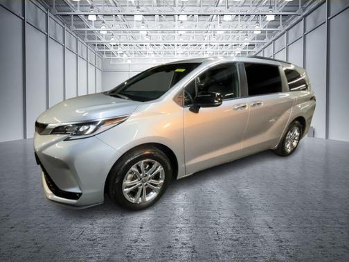 2022 Toyota Sienna XSE 7 Passenger