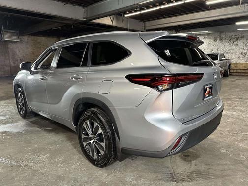 2025 Toyota Highlander XLE