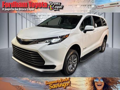 2025 Toyota Sienna LE