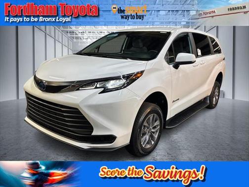 2025 Toyota Sienna LE