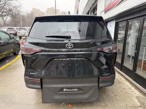 2026 Toyota Sienna LE