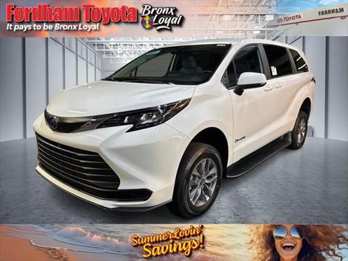 2025 Toyota Sienna LE