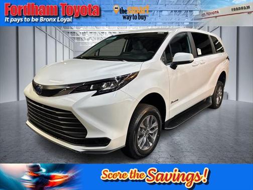 2025 Toyota Sienna LE