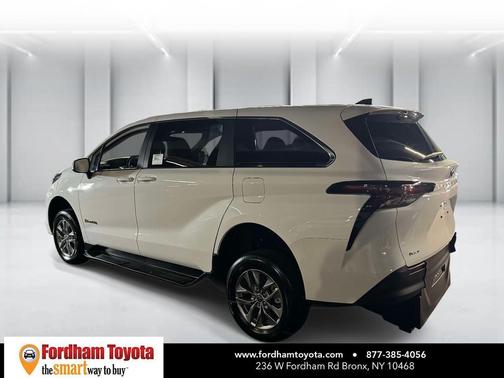 Ice Cap 2025 Toyota Sienna LE