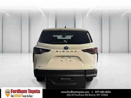 Ice Cap 2025 Toyota Sienna LE