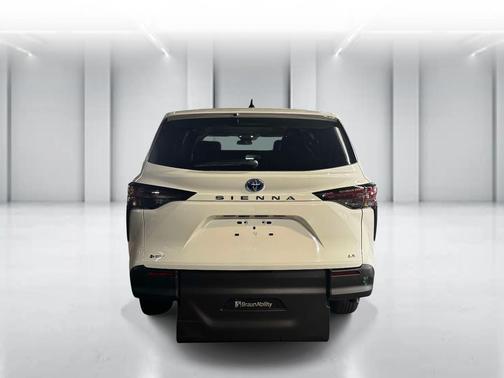 Ice Cap 2025 Toyota Sienna LE