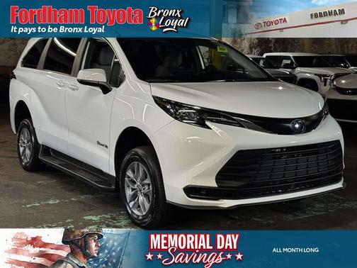 Ice Cap 2025 Toyota Sienna LE