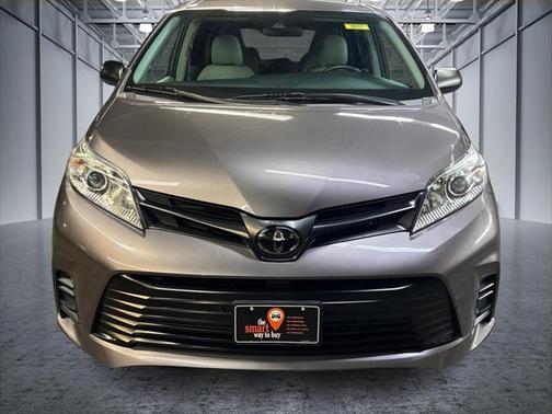 2020 Toyota Sienna SE