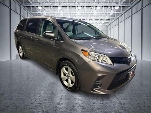 2020 Toyota Sienna SE