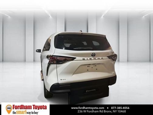 2025 Toyota Sienna LE