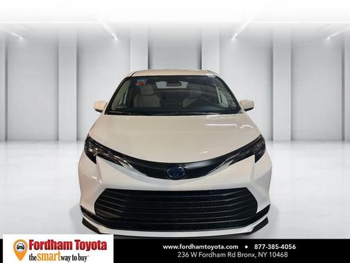 2025 Toyota Sienna LE