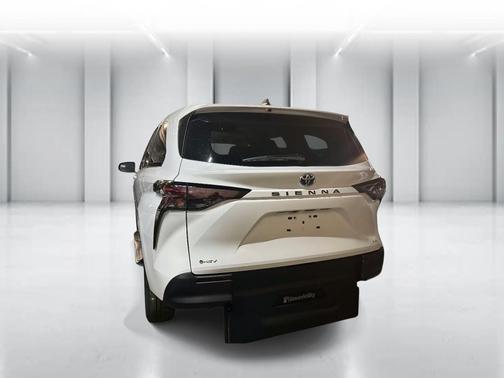 2025 Toyota Sienna LE