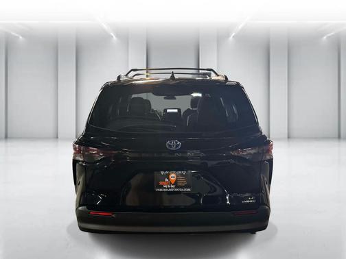 Midnight Black Metallic 2024 Toyota Sienna LE