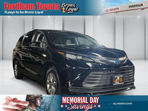 Midnight Black Metallic 2024 Toyota Sienna LE