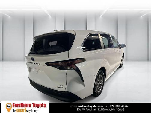 2024 Toyota Sienna LE