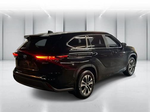 2024 Toyota Highlander Hybrid XLE
