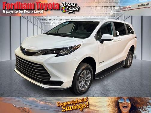 2025 Toyota Sienna LE