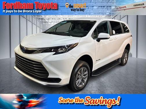 2025 Toyota Sienna LE