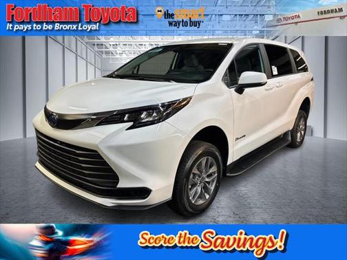2025 Toyota Sienna LE