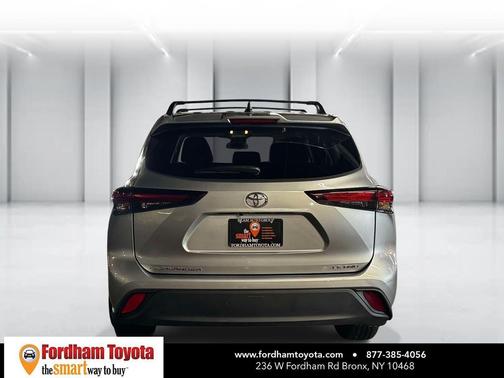 Celestial Silver Metallic 2024 Toyota Highlander LE