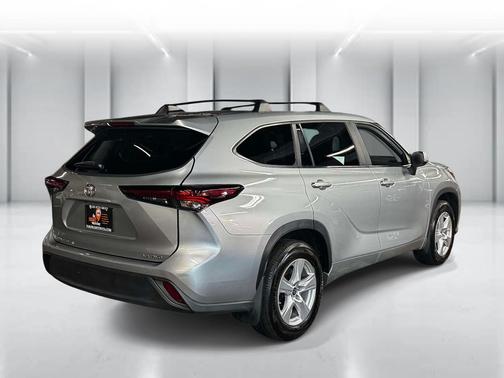 Celestial Silver Metallic 2024 Toyota Highlander LE