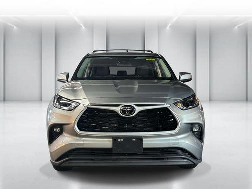Celestial Silver Metallic 2024 Toyota Highlander LE
