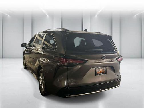 Predawn Gray Mica 2023 Toyota Sienna Limited