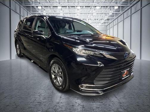 2023 Toyota Sienna XLE