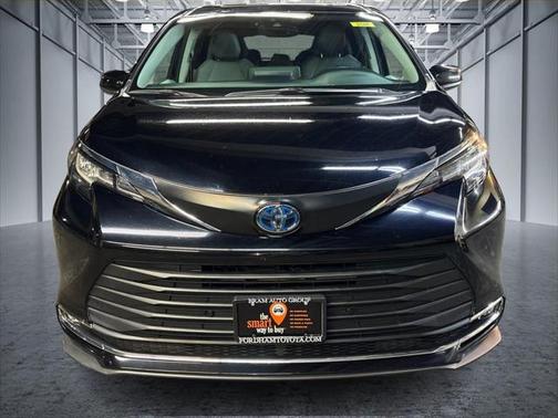 2023 Toyota Sienna XLE
