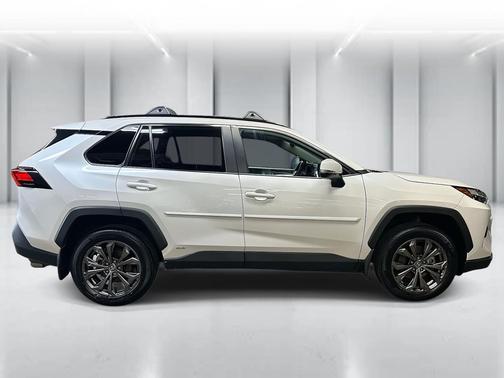 2022 Toyota RAV4 Hybrid XLE Premium