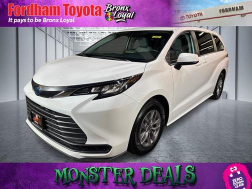 2022 Toyota Sienna LE