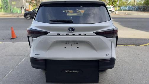 Ice Cap 2025 Toyota Sienna LE
