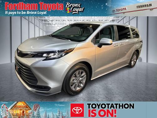 2022 Toyota Sienna LE