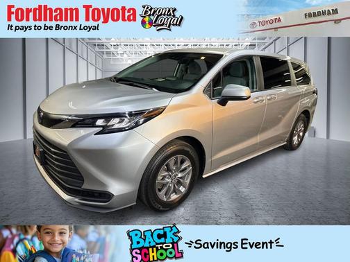 2022 Toyota Sienna LE