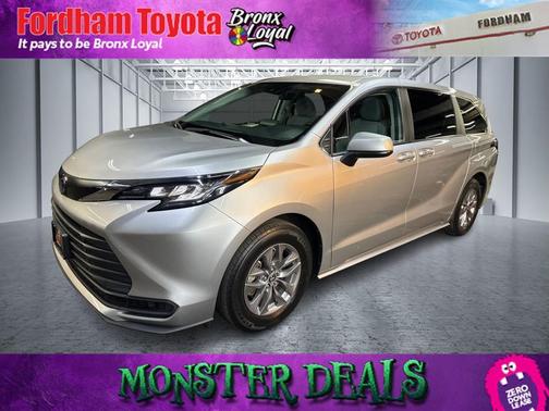 2022 Toyota Sienna LE