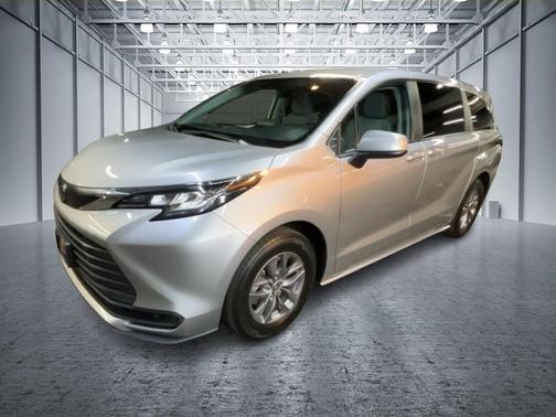 2022 Toyota Sienna LE