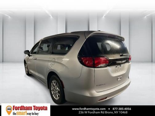 2024 Chrysler Voyager LX