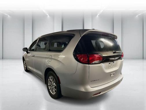 2024 Chrysler Voyager LX