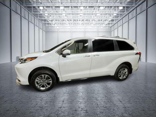 2022 Toyota Sienna Platinum 7 Passenger