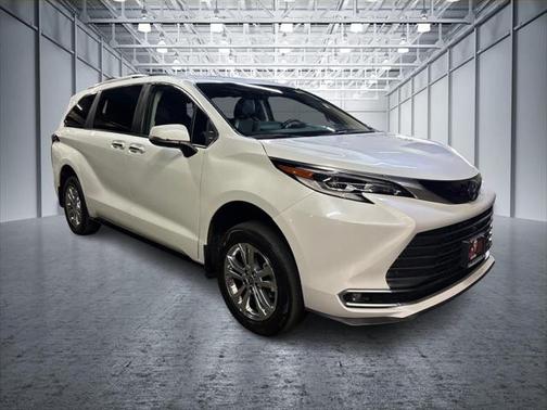 2022 Toyota Sienna Platinum 7 Passenger