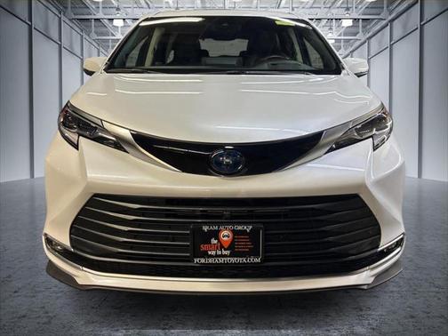 2022 Toyota Sienna Platinum 7 Passenger