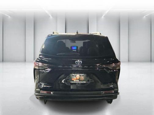 Midnight Black Metallic 2025 Toyota Sienna LE