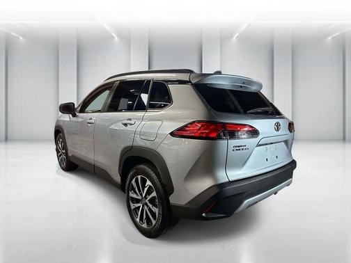 2025 Toyota Corolla Cross XLE