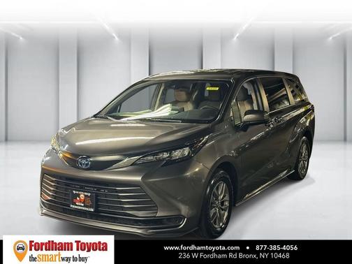 2024 Toyota Sienna LE