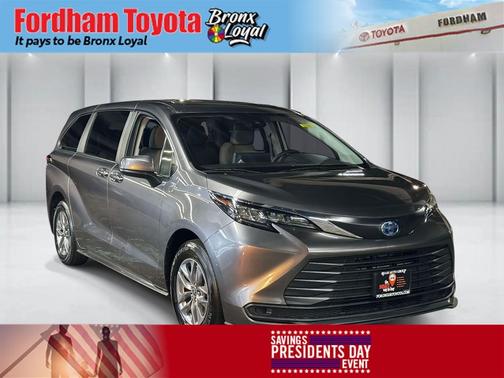 2024 Toyota Sienna LE